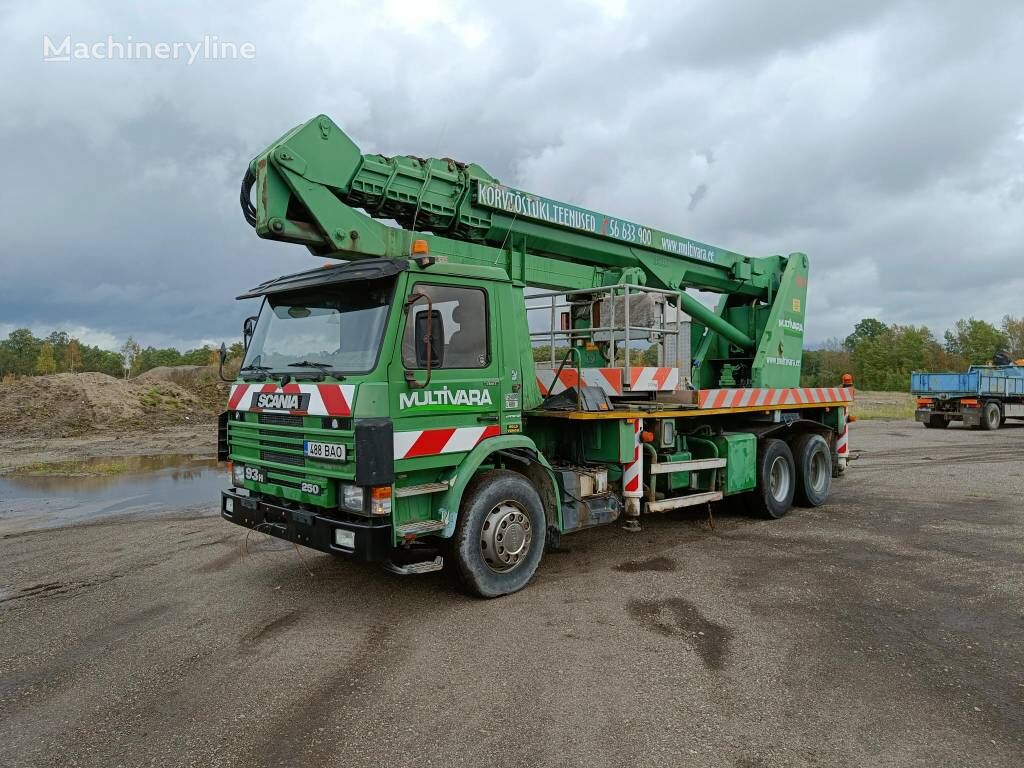 plataforma sobre camião Scania P93HL / Isoli PTJ400S